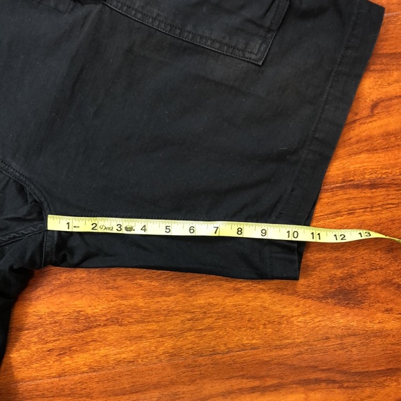 Levi's Black Cotton Cargo With Belt Shorts - Picture 14 of 16